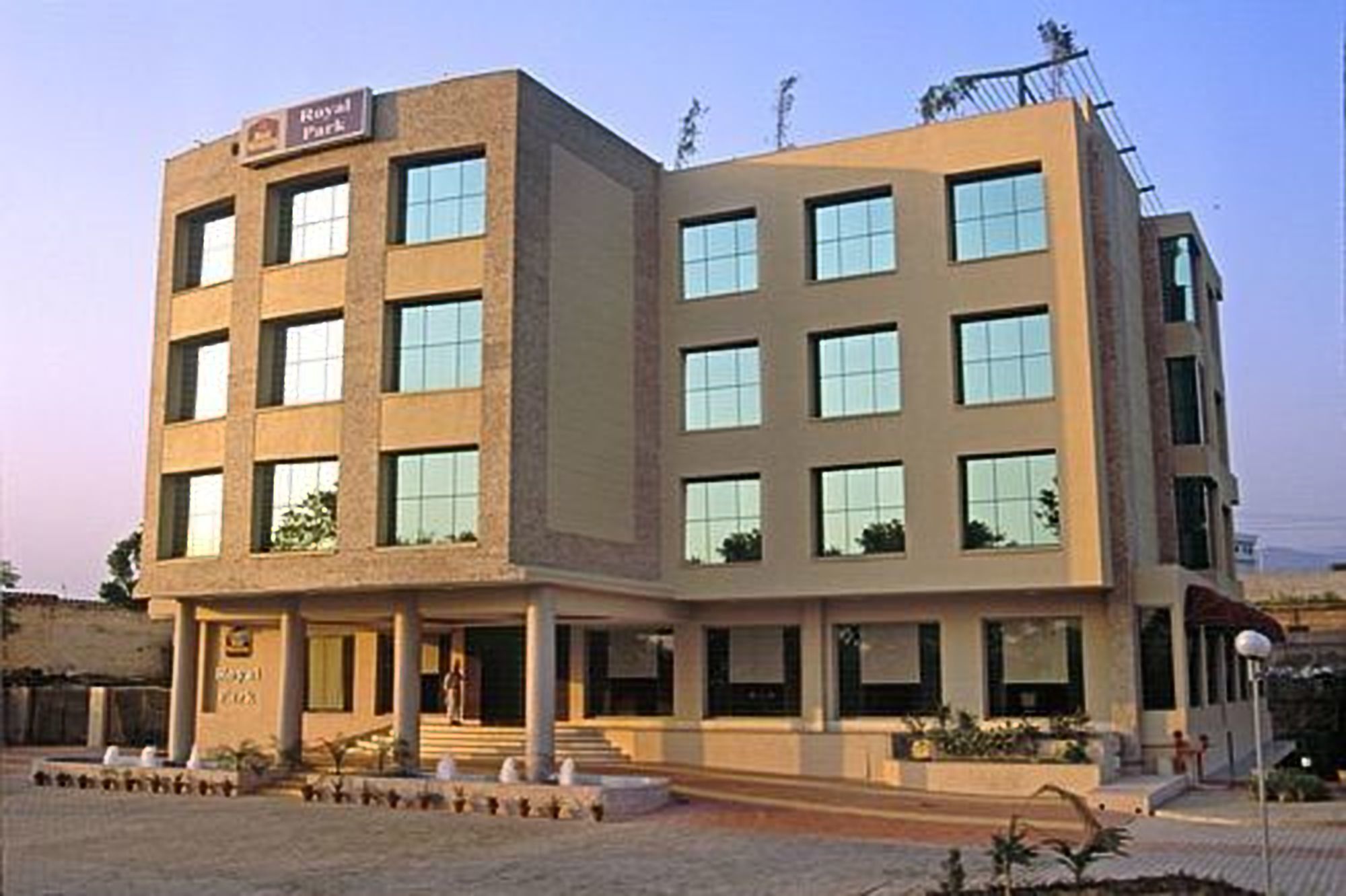 Lemon Tree Hotel Baddi Exterior photo